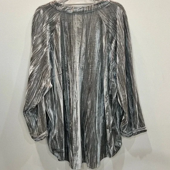 Silver Crushed Velvet Women's Plus Size Button Up Flowy Top Size 26/28W - Picture 3 of 5